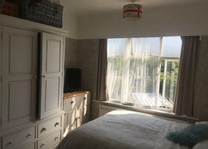 King Temper-Luxury , Tv, Fridge, Microwave